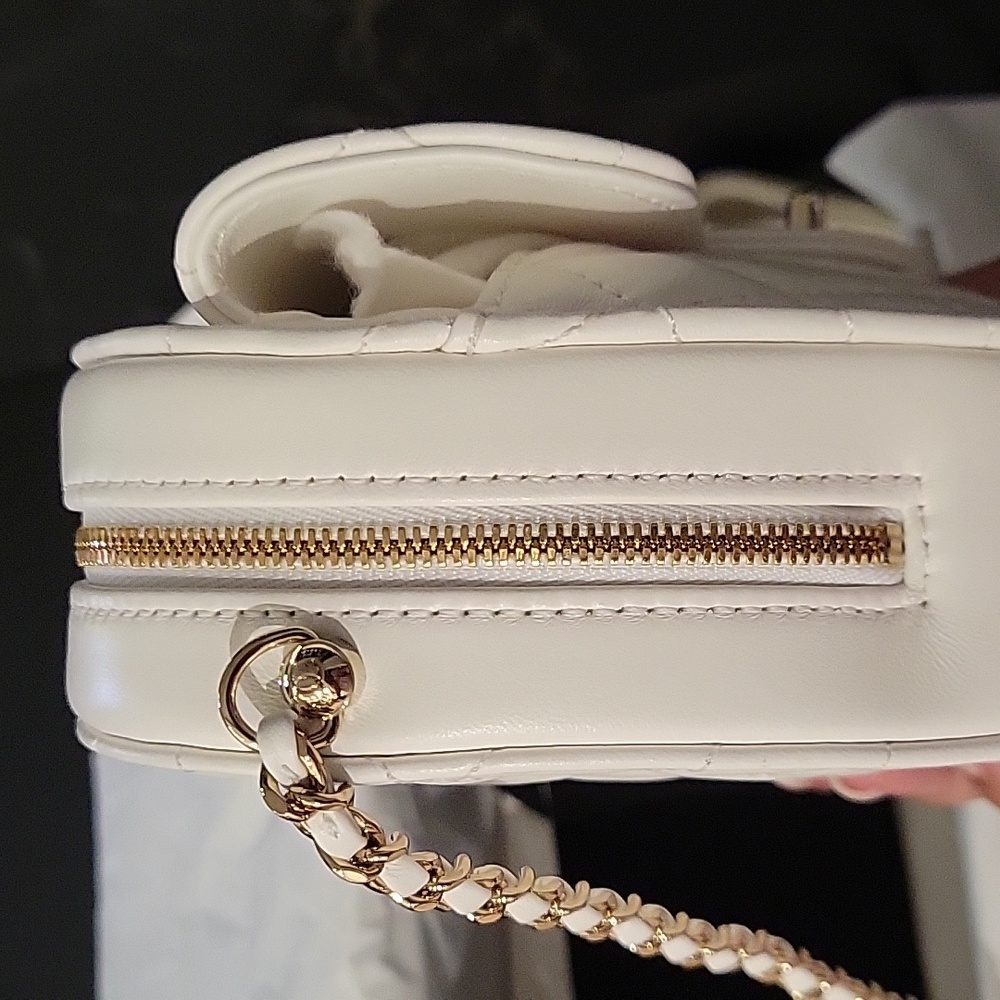 Chanel heart bag large size in white - Picture 13 of 16